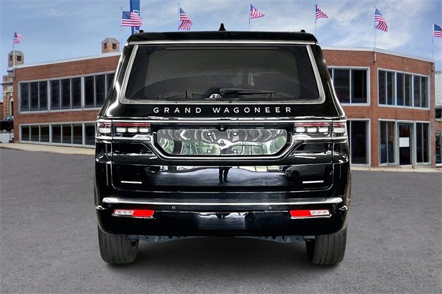 2023 Jeep Grand Wagoneer III photo 4