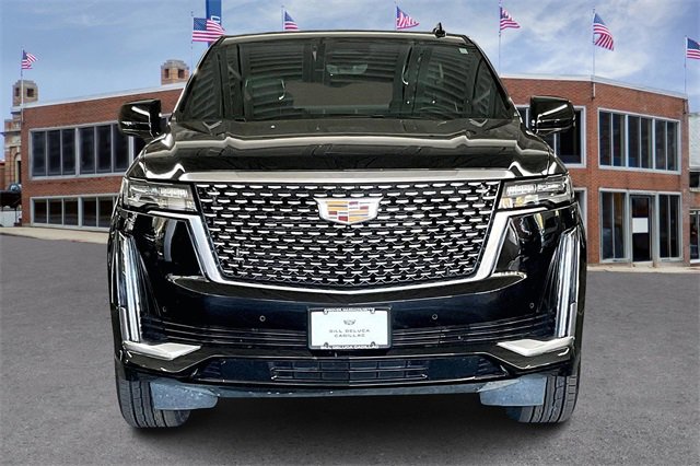 2023 Cadillac Escalade Premium Luxury photo 3