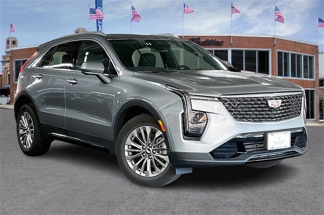 2025 Cadillac XT4 Premium Luxury photo 2
