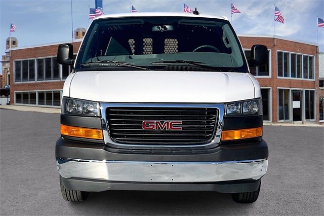 2024 Gmc Savana Cargo 2500 photo 3