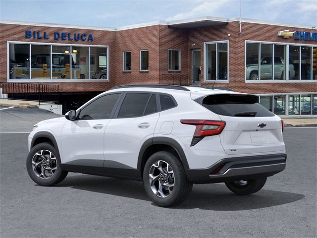 2025 Chevrolet Trax LT photo 2
