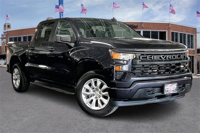 Used 2022 Chevrolet Silverado 1500 Custom with VIN 1GCPDBEK8NZ640372 for sale in Andover, MA