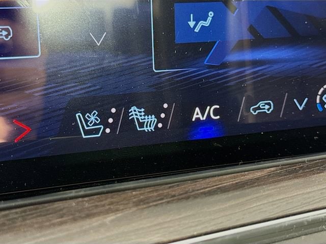 2026 Chevrolet Suburban Premier - Photo 21