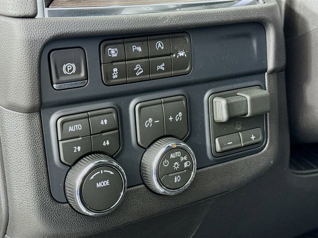 2026 Chevrolet Suburban Premier - Photo 10