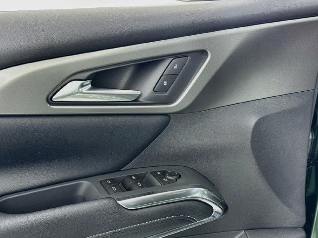 2027 Chevrolet Traverse LT - Photo 18