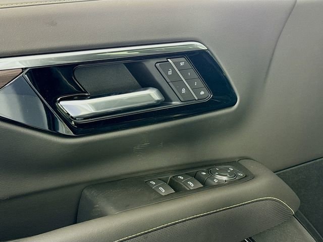 2026 Chevrolet Suburban Premier - Photo 18