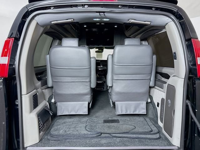 2025 GMC Savana Cargo Work Van - Photo 25