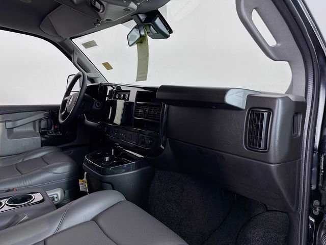 2025 GMC Savana Cargo Work Van - Photo 29