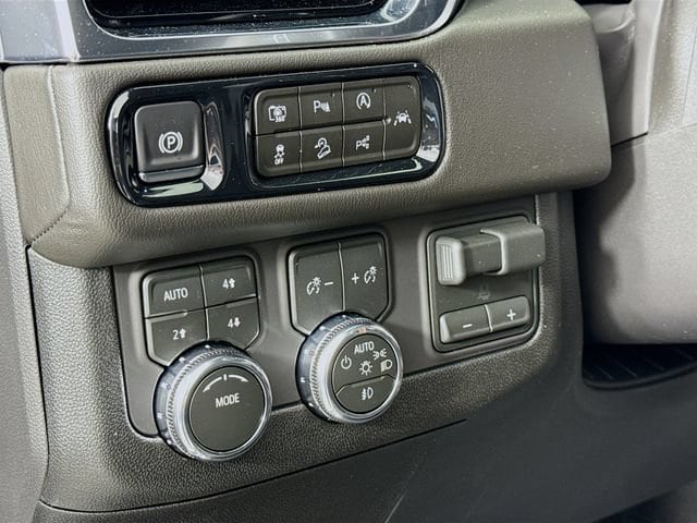 2026 GMC Yukon XL Denali - Photo 10