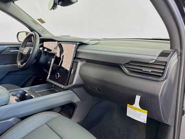 2026 GMC Acadia AT4 - Photo 32