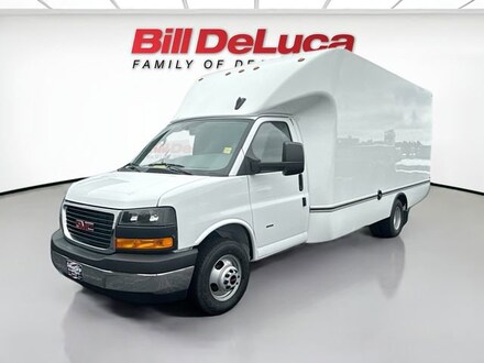 2025 GMC Savana Cutaway 3500 17' Unicell Box Van Cutaway Van