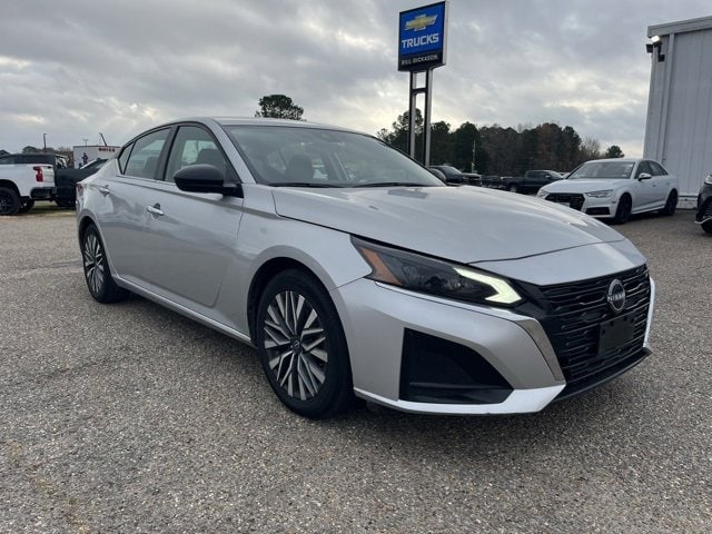 2024 Nissan Altima SV's photo