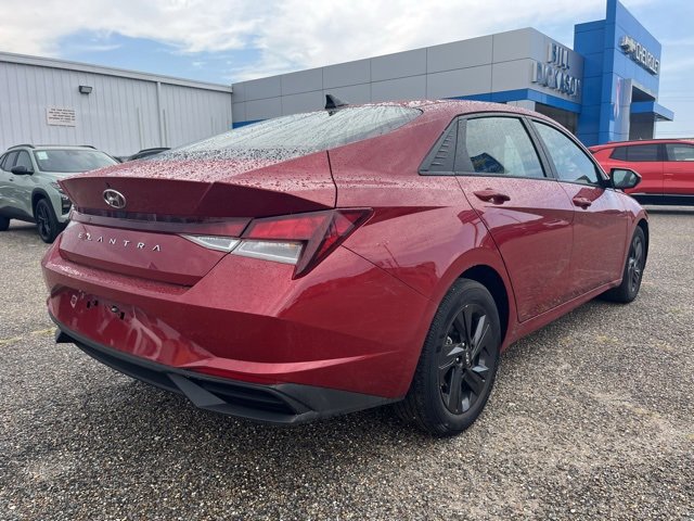 2021 Hyundai Elantra SEL photo 4