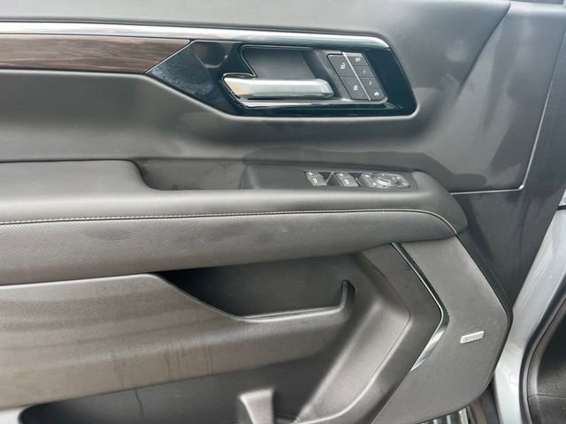 2026 Chevrolet Suburban Premier - Photo 15