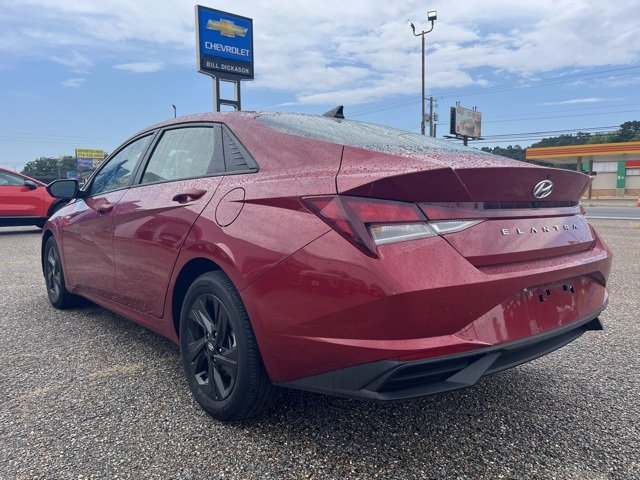 2021 Hyundai Elantra SEL photo 3