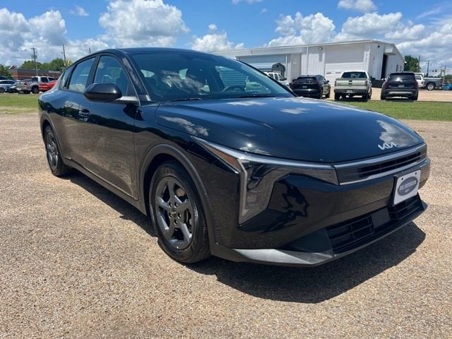 2025 Kia K4 LXS AT's photo