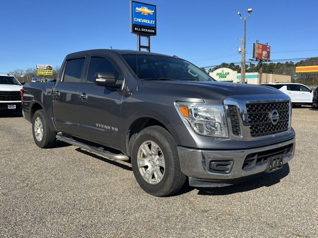 2018 Nissan Titan SV's photo