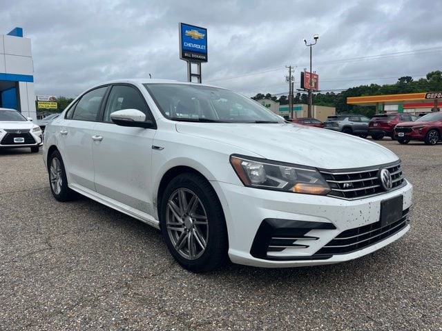 2018 Volkswagen Passat R-Line