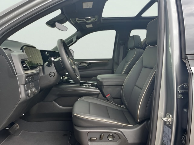 2026 Chevrolet Suburban Premier - Photo 17