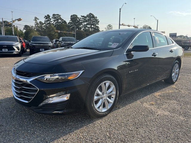 2024 Chevrolet Malibu 1LT photo 2