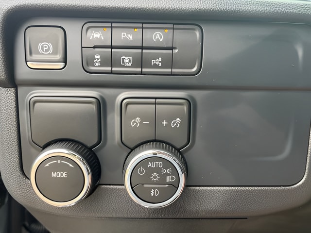 2026 Chevrolet Suburban Premier - Photo 24