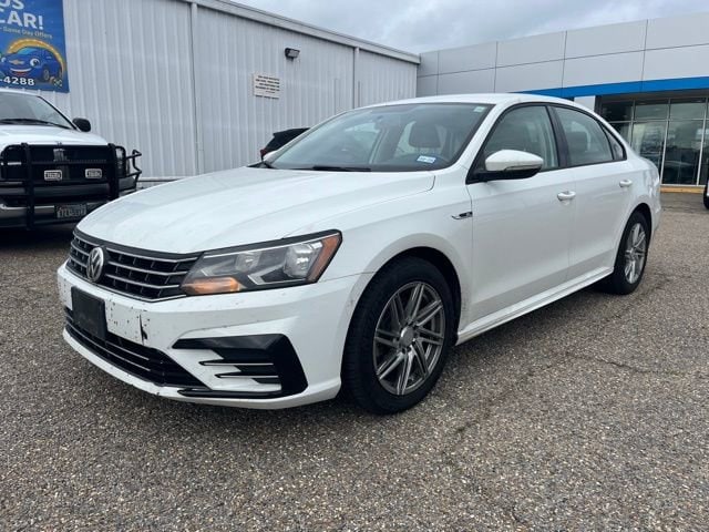 Used 2018 Volkswagen Passat R-Line with VIN 1VWAA7A30JC007627 for sale in Gladewater, TX