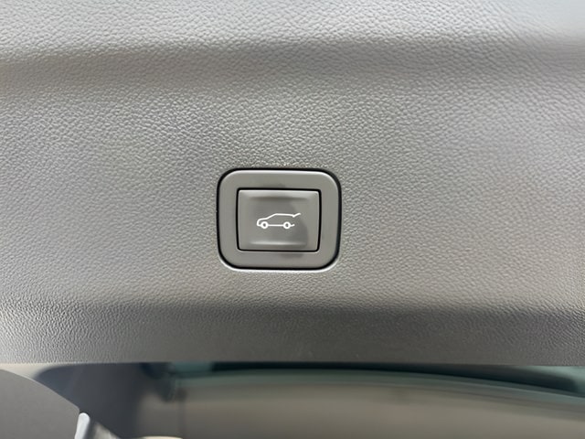 2026 Chevrolet Suburban Premier - Photo 10