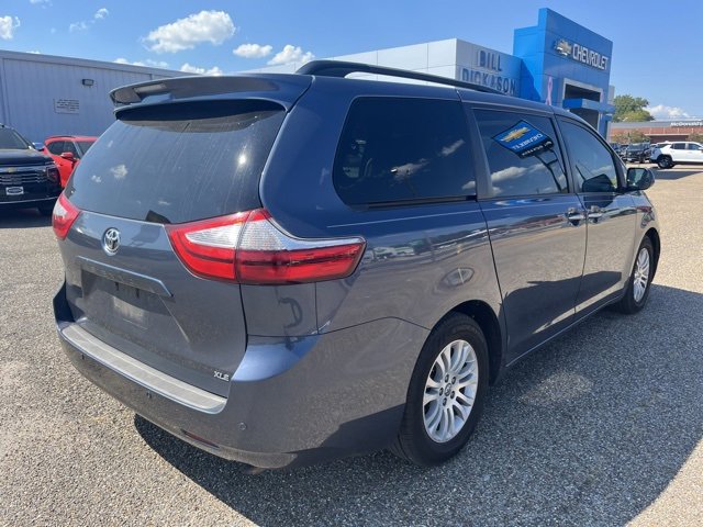 2015 Toyota Sienna XLE photo 4