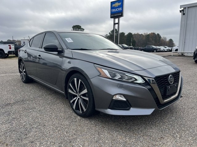 2021 Nissan Altima SR's photo