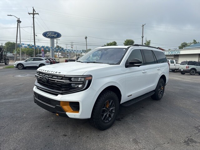 2025 Ford Expedition photo 2