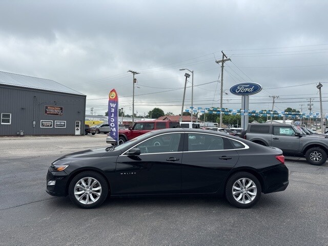 2024 Chevrolet Malibu 1LT photo 2