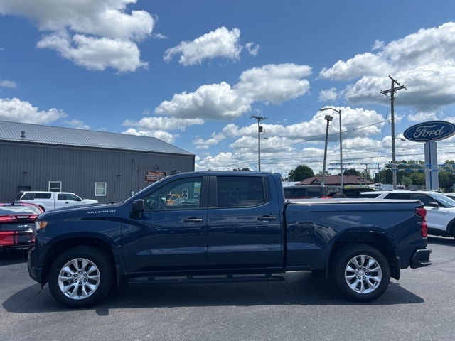 Used 2021 Chevrolet Silverado 1500 Custom with VIN 1GCUYBEF3MZ257934 for sale in Washington, IN