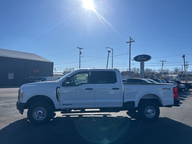 2025 Ford F-250 photo 2