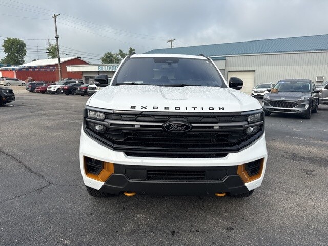 2025 Ford Expedition photo 3
