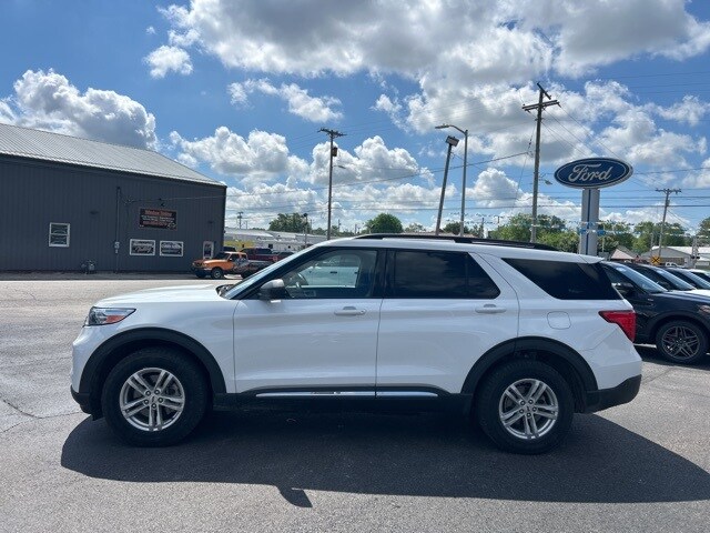 2021 Ford Explorer XLT photo 2