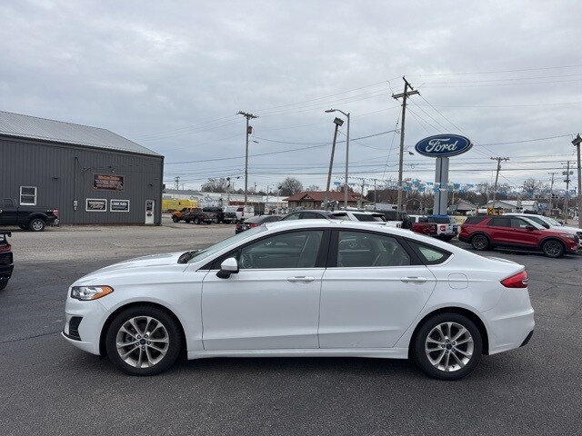 2020 Ford Fusion SE photo 2
