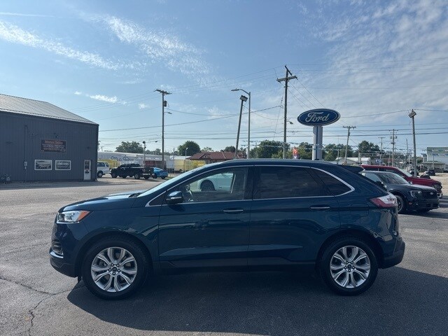 2020 Ford Edge Titanium photo 2