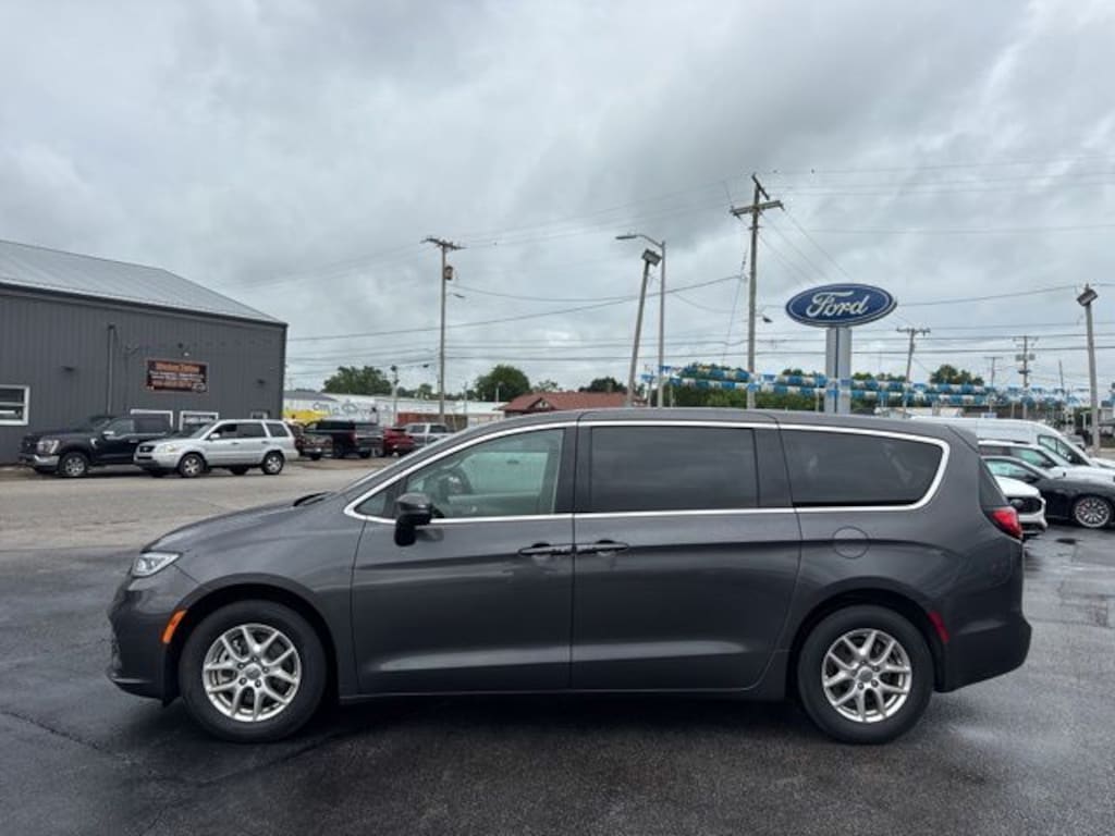 Used 2023 Chrysler Pacifica Touring L Passenger Van