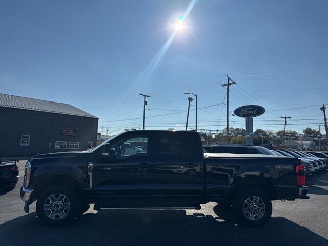 2023 Ford F-250 Lariat photo 2