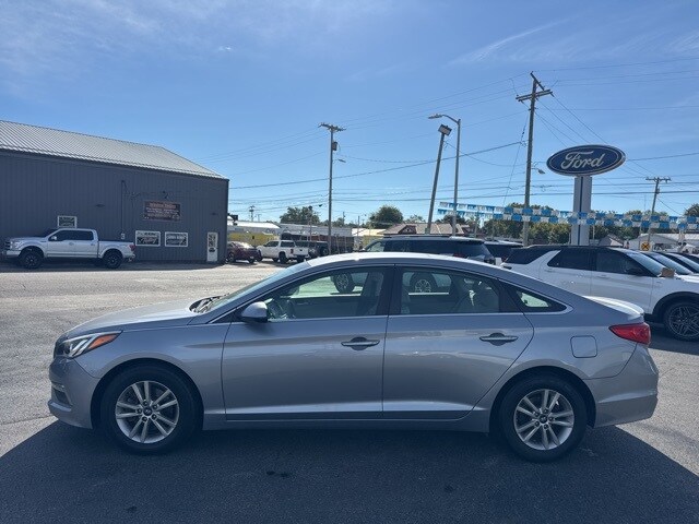 2015 Hyundai Sonata SE photo 2
