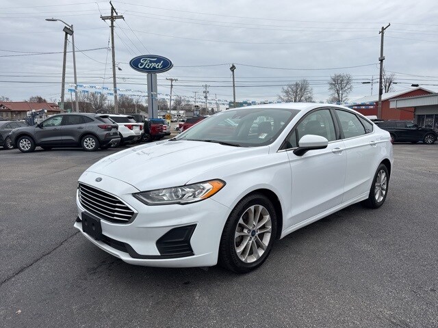 2020 Ford Fusion SE photo 3