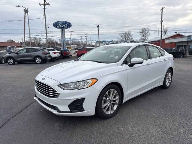 2020 Ford Fusion SE photo 3