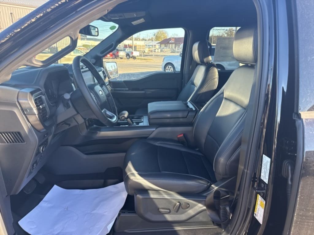 New 2025 Ford F-150 Lariat TRUCK