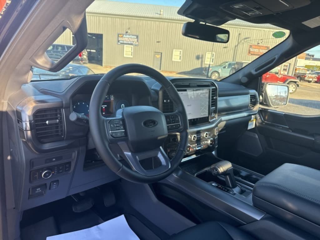 New 2025 Ford F-150 Lariat TRUCK