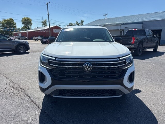 2025 Volkswagen Atlas Peak Edition SE photo 3