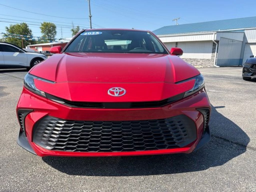 Used 2025 Toyota Camry SE Sedan