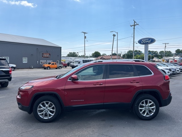 Used 2015 Jeep Cherokee Latitude with VIN 1C4PJMCBXFW714739 for sale in Washington, IN