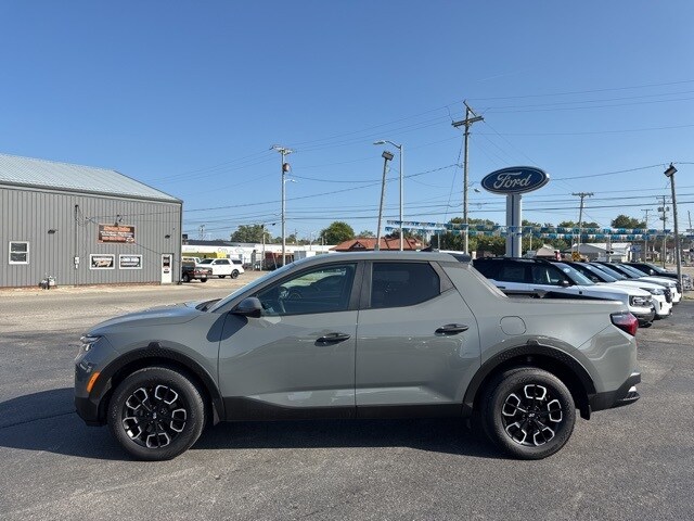 2023 Hyundai Santa Cruz SE photo 2