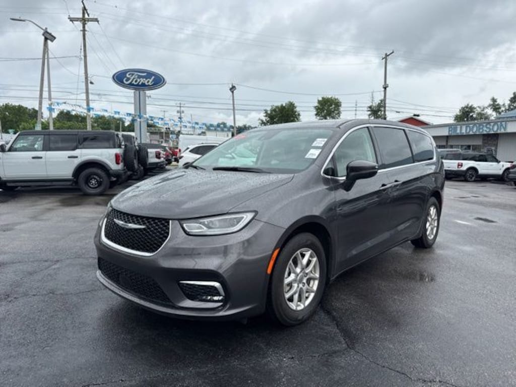 Used 2023 Chrysler Pacifica Touring L Passenger Van