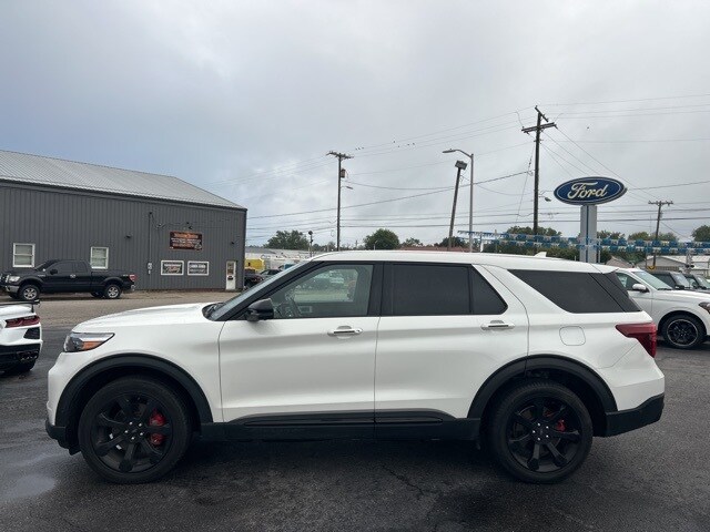 2022 Ford Explorer ST photo 2